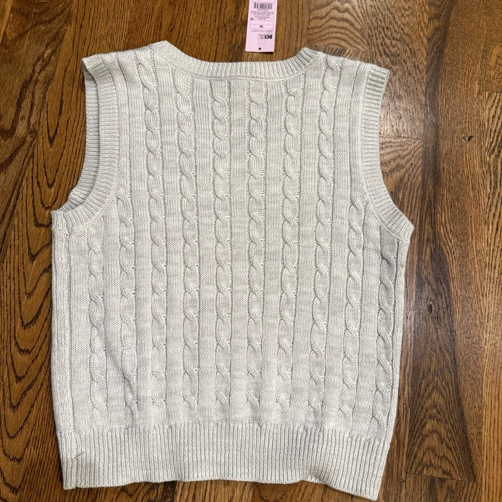 Cable Knit Sleeveless Sweater Vest - Picture 3 of 3